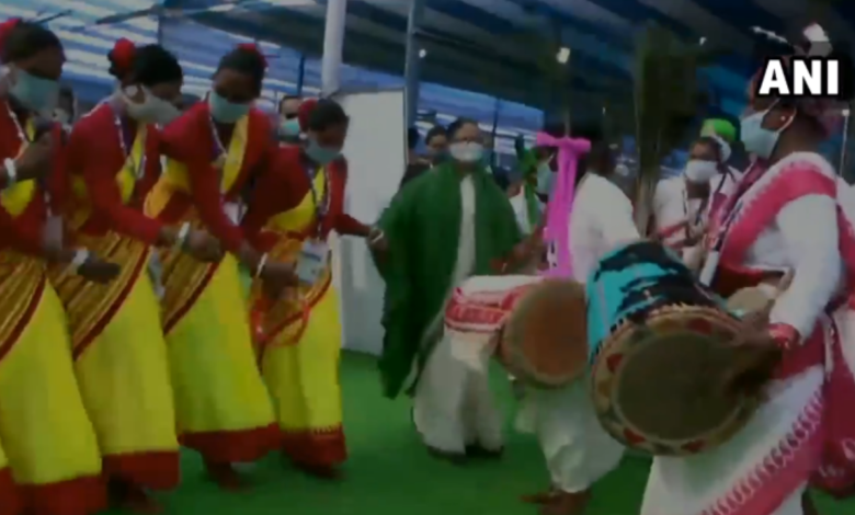West Bengal: Mamta Banerjee performed dance at a function, viral on social media