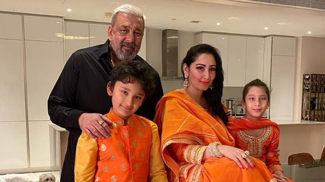 Sanjay Dutt: Sanjay Dutt's wife had reached the hotel after chasing Sanjay Dutt, Rangehath was caught with the famous actress -