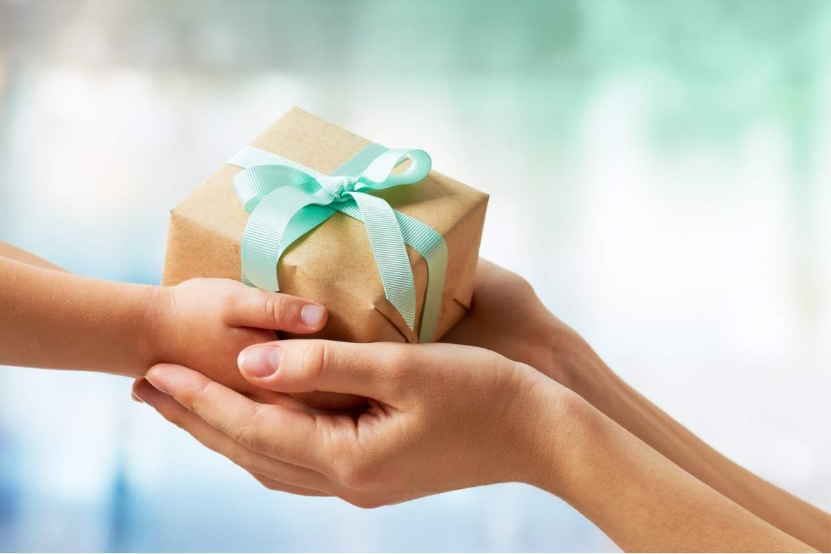 Top 10 Tips on Buying Gifts Under Your Budget