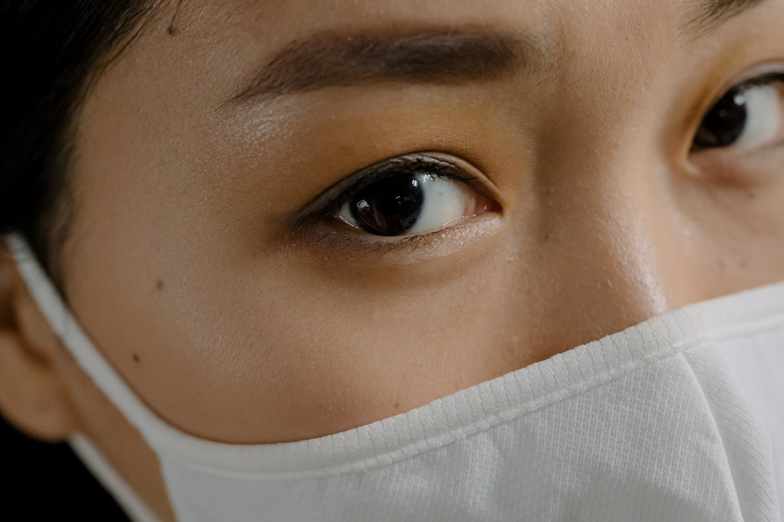 How to Emphasize Eyes When Wearing a Mask: 7 Makeup Tips
