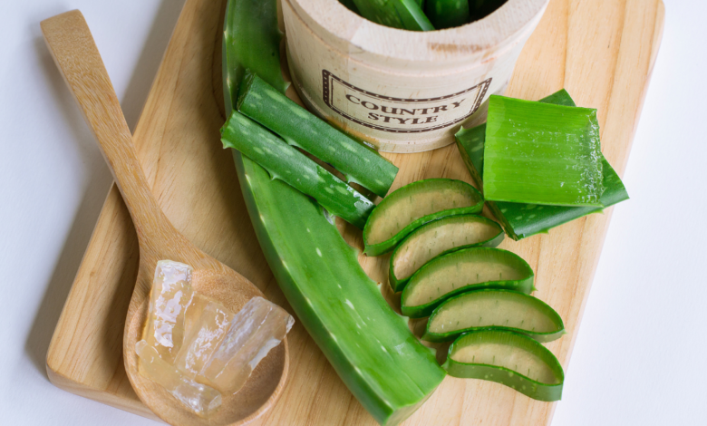 ALOE VERA GEL FOR GLOWING, HYDRATING AND SOOTHING SKIN: