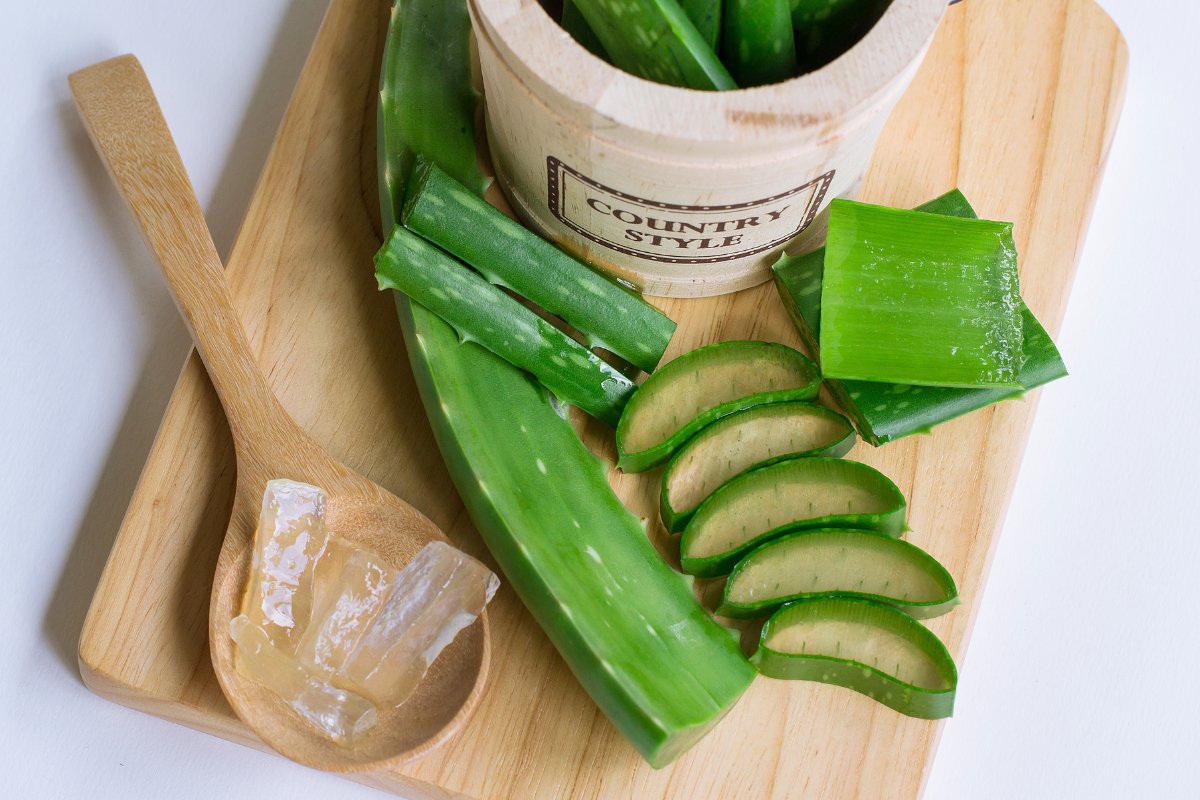 ALOE VERA GEL FOR GLOWING, HYDRATING AND SOOTHING SKIN: