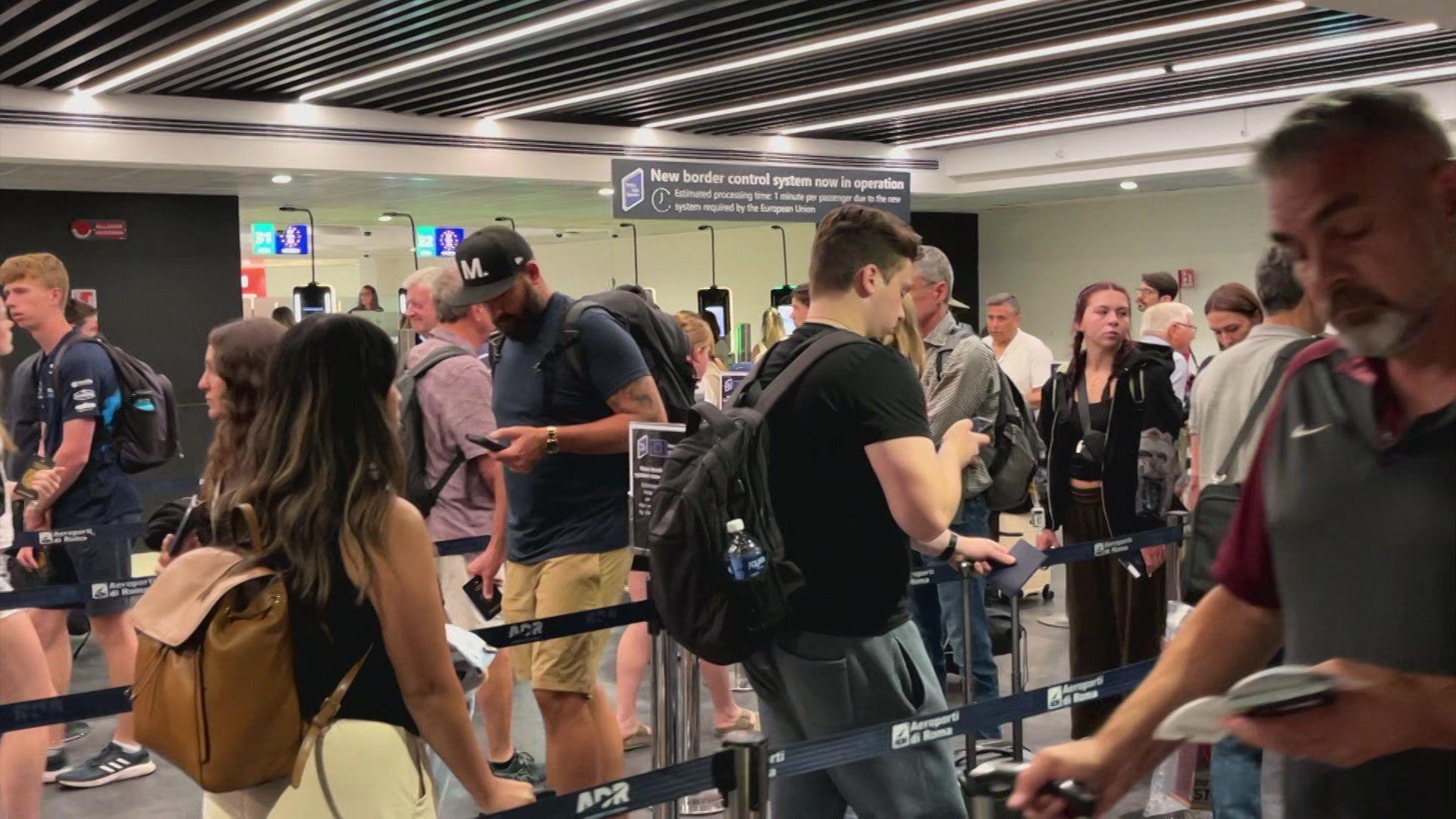 World image related to New EU border system may triple passport control times, airport boss says