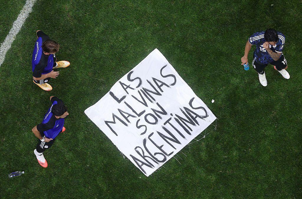 Latest News image related to White House defends Argentina over Falklands banner